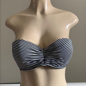 ❤️❤️Victoria’s Secret bathing suit top sz. 34DD